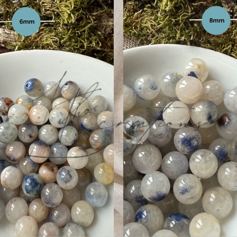 Perles de quartz dumortiérite naturelles 6 mm et 8 mm, aperçu des tailles, tons crème et gris avec inclusions bleues