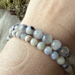 Perles en Quartz avec Inclusions de Dumortiérite