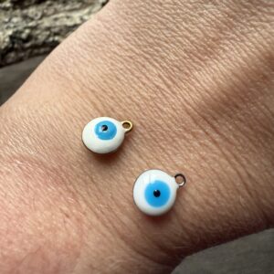 Charm protecteur œil bleu 8 mm – doré ou argenté